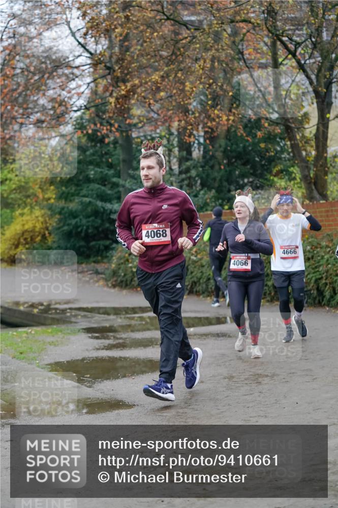 07.12.2025 - St. Pauli X-Mass-Run No. 15 Michael Burmester http://msf.ph/oto/9410661 07.12.2025 09:48:24 Laufen 4068, 4066, 4666 meine-sportfotos.de