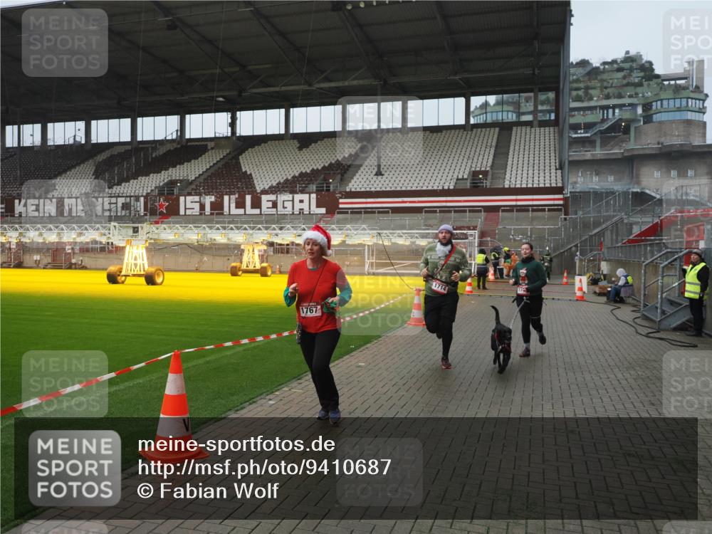 07.12.2025 - St. Pauli X-Mass-Run No. 15 Fabian Wolf http://msf.ph/oto/9410687 07.12.2025 11:11:35 Ziel 171, 182, 190, 1309, 1321, 1589, 1711, 1714, 1767, 1770, 4805, 4806, 4810, 5005, 5006 meine-sportfotos.de