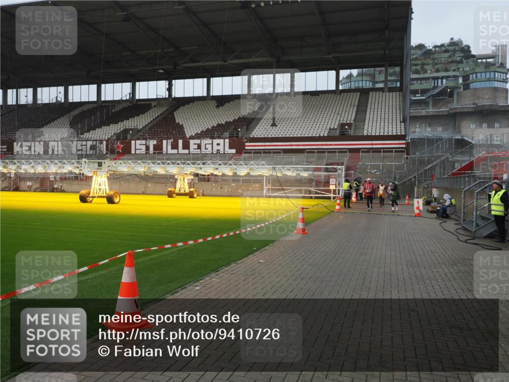 07.12.2025 - St. Pauli X-Mass-Run No. 15 Fabian Wolf http://msf.ph/oto/9410726 07.12.2025 11:11:39 Ziel 689, 690, 1309, 1321, 1589, 1711, 1714, 1767, 1770 meine-sportfotos.de
