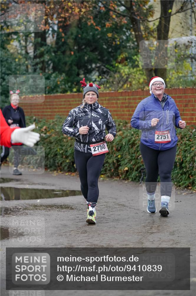 07.12.2025 - St. Pauli X-Mass-Run No. 15 Michael Burmester http://msf.ph/oto/9410839 07.12.2025 09:49:23 Laufen 2750, 2751 meine-sportfotos.de
