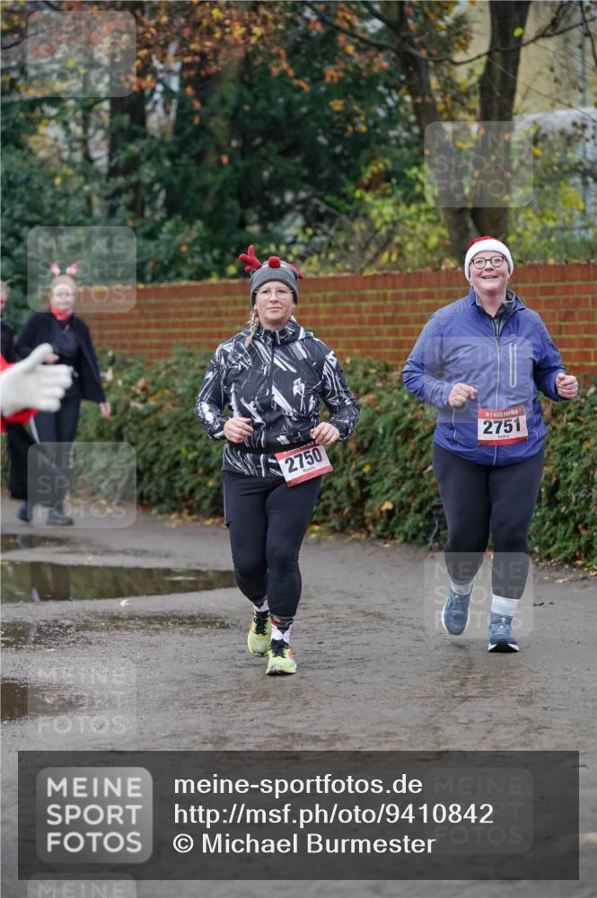 07.12.2025 - St. Pauli X-Mass-Run No. 15 Michael Burmester http://msf.ph/oto/9410842 07.12.2025 09:49:23 Laufen 2750, 2751 meine-sportfotos.de