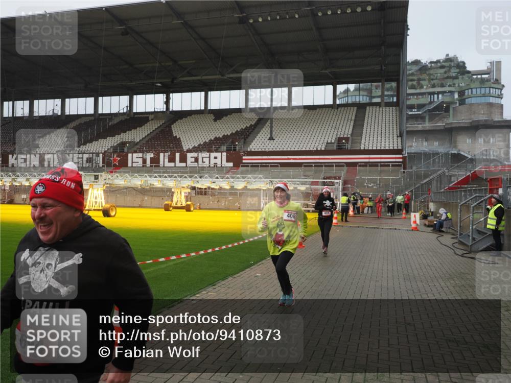 07.12.2025 - St. Pauli X-Mass-Run No. 15 Fabian Wolf http://msf.ph/oto/9410873 07.12.2025 11:11:55 Ziel 408, 437, 679, 689, 690, 694, 1186 meine-sportfotos.de