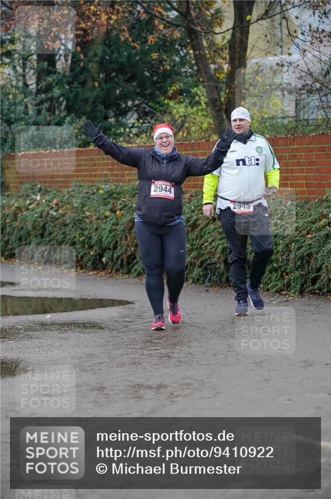 07.12.2025 - St. Pauli X-Mass-Run No. 15 Michael Burmester http://msf.ph/oto/9410922 07.12.2025 09:50:17 Laufen 2944, 2945 meine-sportfotos.de