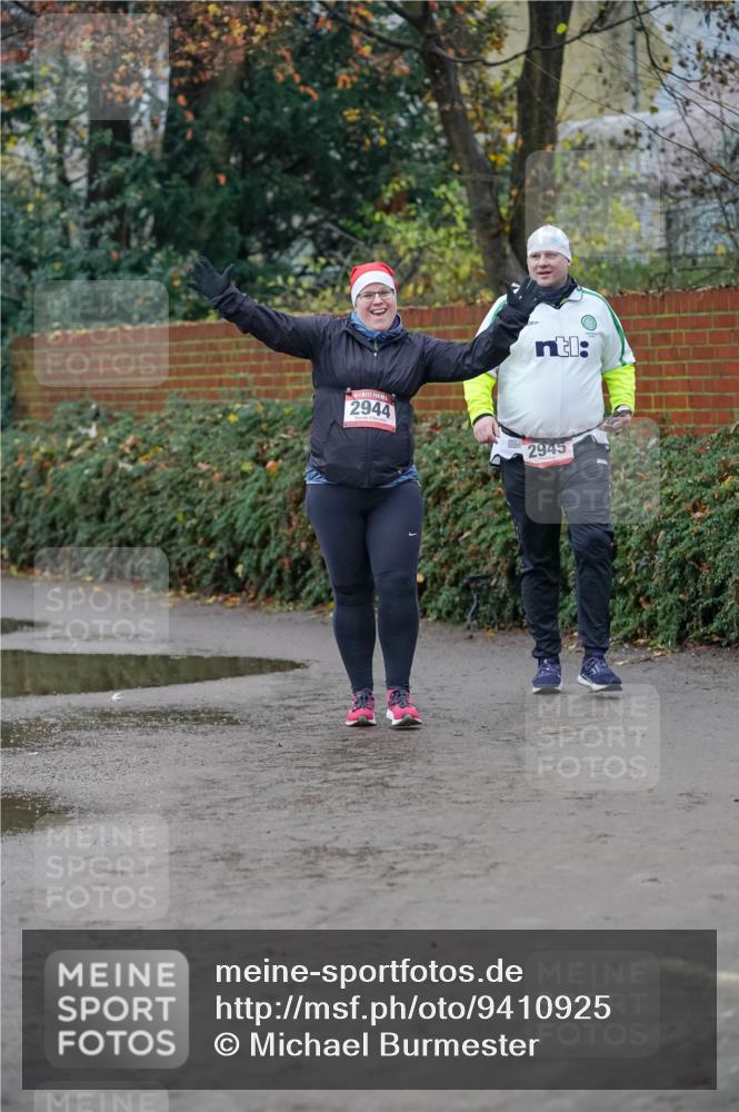 07.12.2025 - St. Pauli X-Mass-Run No. 15 Michael Burmester http://msf.ph/oto/9410925 07.12.2025 09:50:17 Laufen 2944, 2945 meine-sportfotos.de