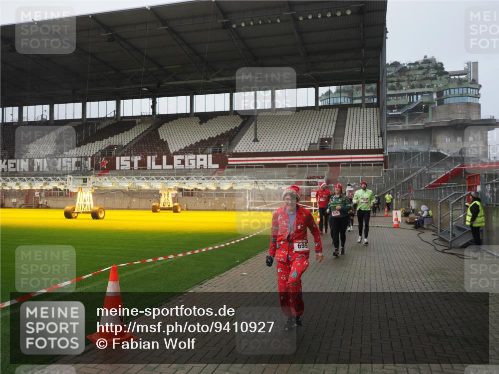07.12.2025 - St. Pauli X-Mass-Run No. 15 Fabian Wolf http://msf.ph/oto/9410927 07.12.2025 11:12:06 Ziel 388, 408, 416, 437, 694, 695, 819, 1246, 1278 meine-sportfotos.de