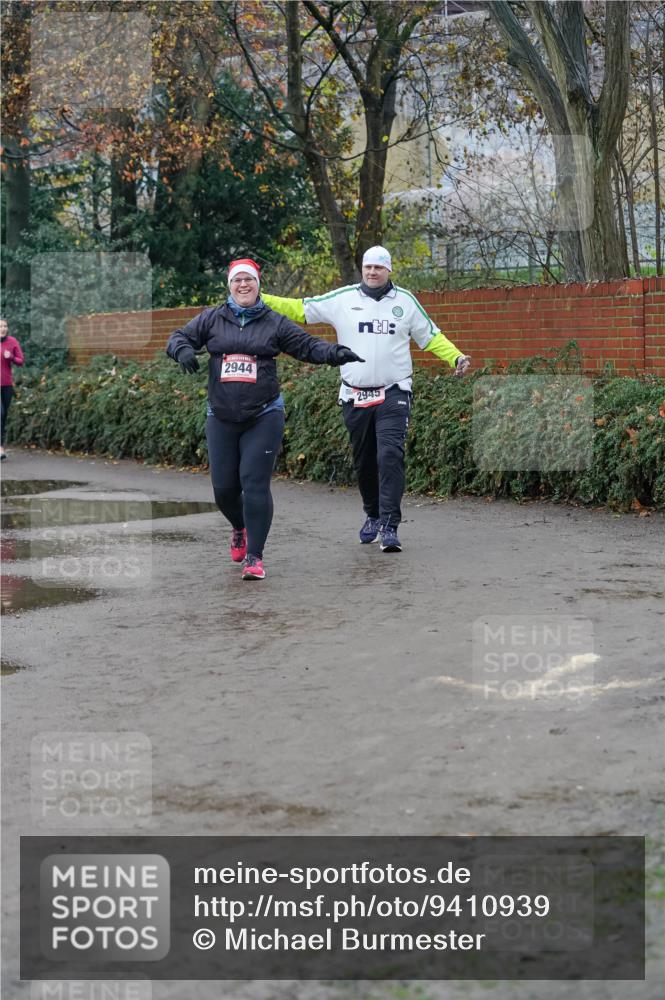 07.12.2025 - St. Pauli X-Mass-Run No. 15 Michael Burmester http://msf.ph/oto/9410939 07.12.2025 09:50:18 Laufen 2944, 2945 meine-sportfotos.de