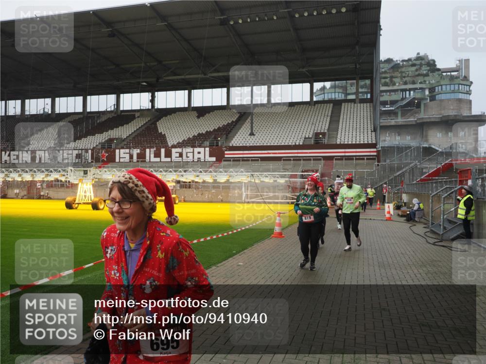 07.12.2025 - St. Pauli X-Mass-Run No. 15 Fabian Wolf http://msf.ph/oto/9410940 07.12.2025 11:12:07 Ziel 388, 408, 416, 437, 694, 695, 819, 1246, 1278 meine-sportfotos.de