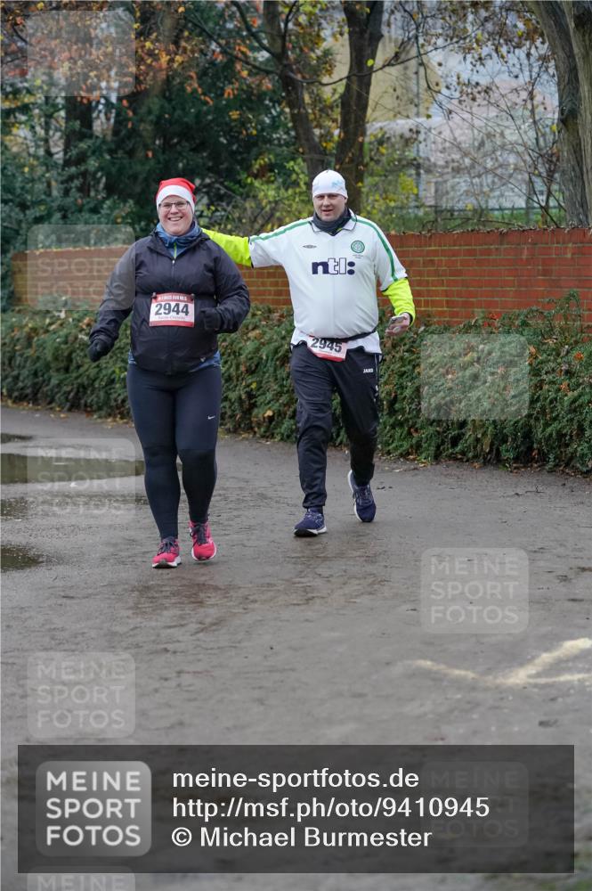 07.12.2025 - St. Pauli X-Mass-Run No. 15 Michael Burmester http://msf.ph/oto/9410945 07.12.2025 09:50:19 Laufen 2944, 2945 meine-sportfotos.de