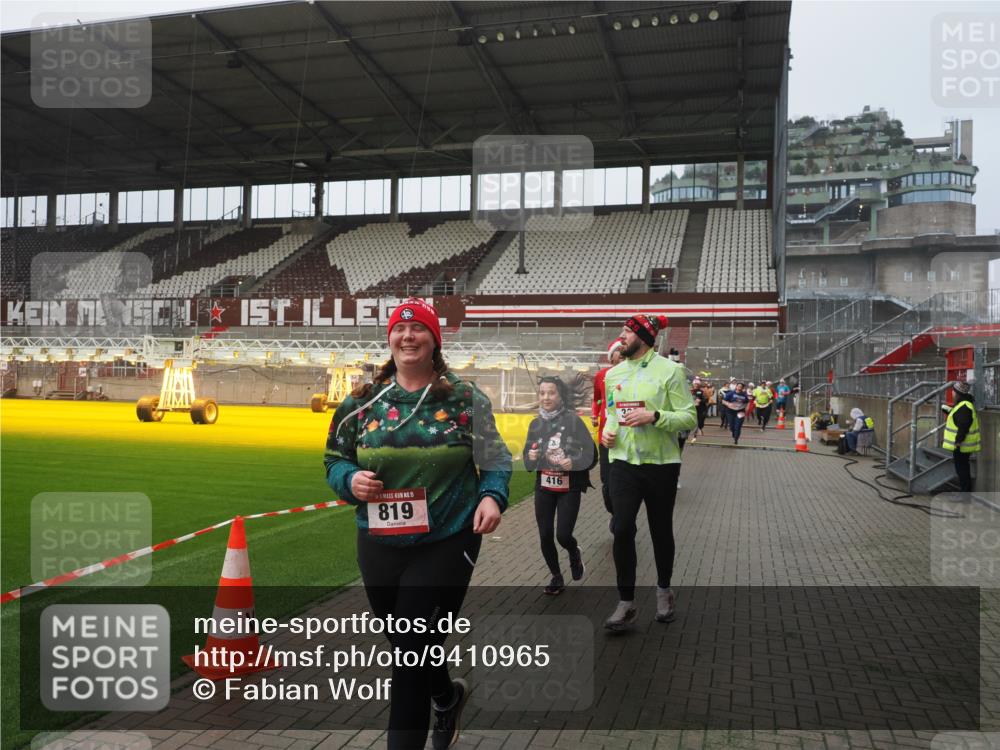 07.12.2025 - St. Pauli X-Mass-Run No. 15 Fabian Wolf http://msf.ph/oto/9410965 07.12.2025 11:12:09 Ziel 76, 79, 388, 408, 416, 437, 695, 819, 1246, 1278 meine-sportfotos.de