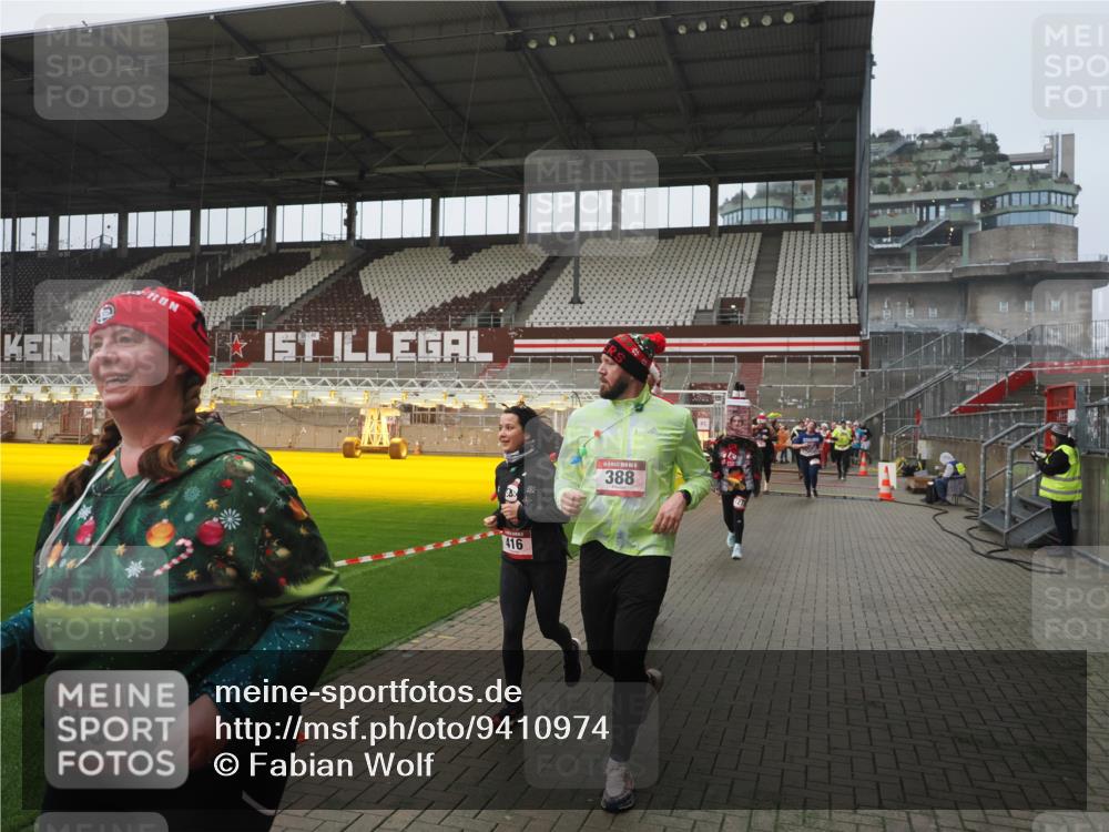 07.12.2025 - St. Pauli X-Mass-Run No. 15 Fabian Wolf http://msf.ph/oto/9410974 07.12.2025 11:12:10 Ziel 76, 79, 388, 408, 416, 437, 605, 695, 819, 1246, 1278 meine-sportfotos.de