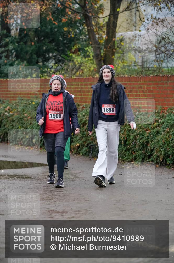 07.12.2025 - St. Pauli X-Mass-Run No. 15 Michael Burmester http://msf.ph/oto/9410989 07.12.2025 09:50:51 Laufen 15, 1900, 5, 1898 meine-sportfotos.de