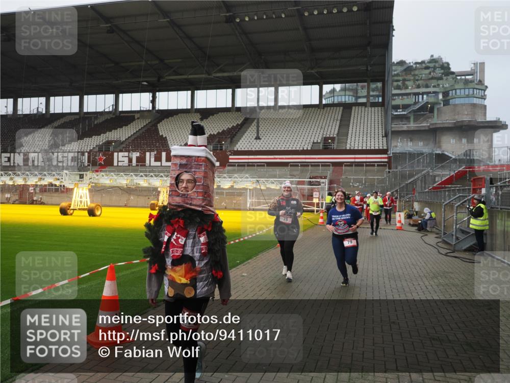 07.12.2025 - St. Pauli X-Mass-Run No. 15 Fabian Wolf http://msf.ph/oto/9411017 07.12.2025 11:12:15 Ziel 76, 79, 218, 388, 416, 597, 605, 671, 682, 695, 718, 819, 836, 839, 888, 1246, 1278 meine-sportfotos.de