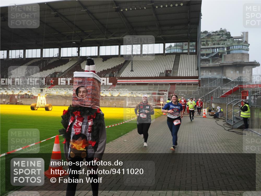 07.12.2025 - St. Pauli X-Mass-Run No. 15 Fabian Wolf http://msf.ph/oto/9411020 07.12.2025 11:12:15 Ziel 76, 79, 218, 388, 416, 597, 605, 671, 682, 695, 718, 819, 836, 839, 888, 1246, 1278 meine-sportfotos.de