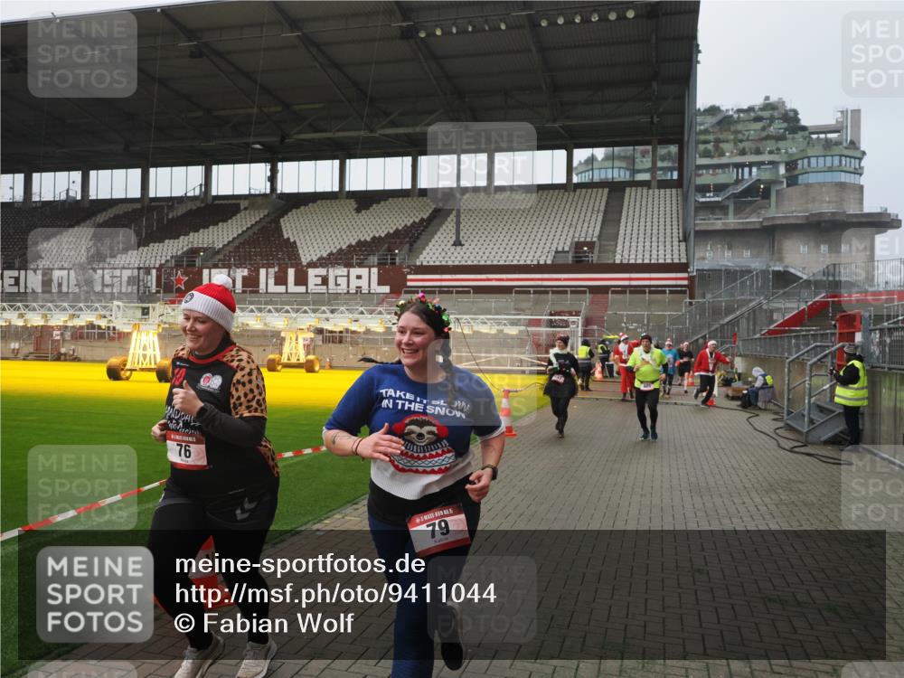 07.12.2025 - St. Pauli X-Mass-Run No. 15 Fabian Wolf http://msf.ph/oto/9411044 07.12.2025 11:12:16 Ziel 76, 79, 218, 388, 416, 597, 605, 671, 682, 695, 718, 819, 836, 839, 888, 1246, 1278 meine-sportfotos.de