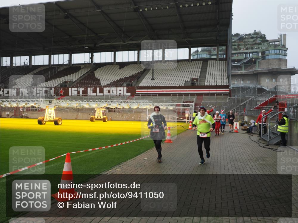 07.12.2025 - St. Pauli X-Mass-Run No. 15 Fabian Wolf http://msf.ph/oto/9411050 07.12.2025 11:12:19 Ziel 76, 79, 218, 388, 416, 597, 605, 671, 682, 718, 836, 839, 888, 1246, 1278, 2858 meine-sportfotos.de