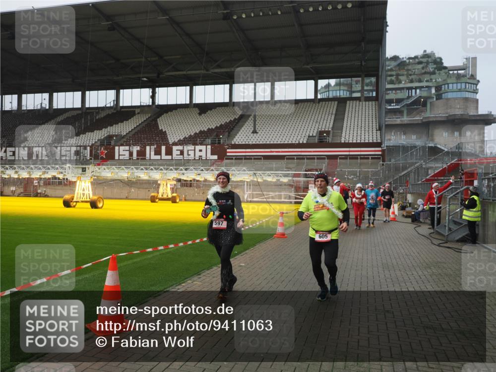 07.12.2025 - St. Pauli X-Mass-Run No. 15 Fabian Wolf http://msf.ph/oto/9411063 07.12.2025 11:12:19 Ziel 76, 79, 218, 388, 416, 597, 605, 671, 682, 718, 836, 839, 888, 1246, 1278, 2858 meine-sportfotos.de
