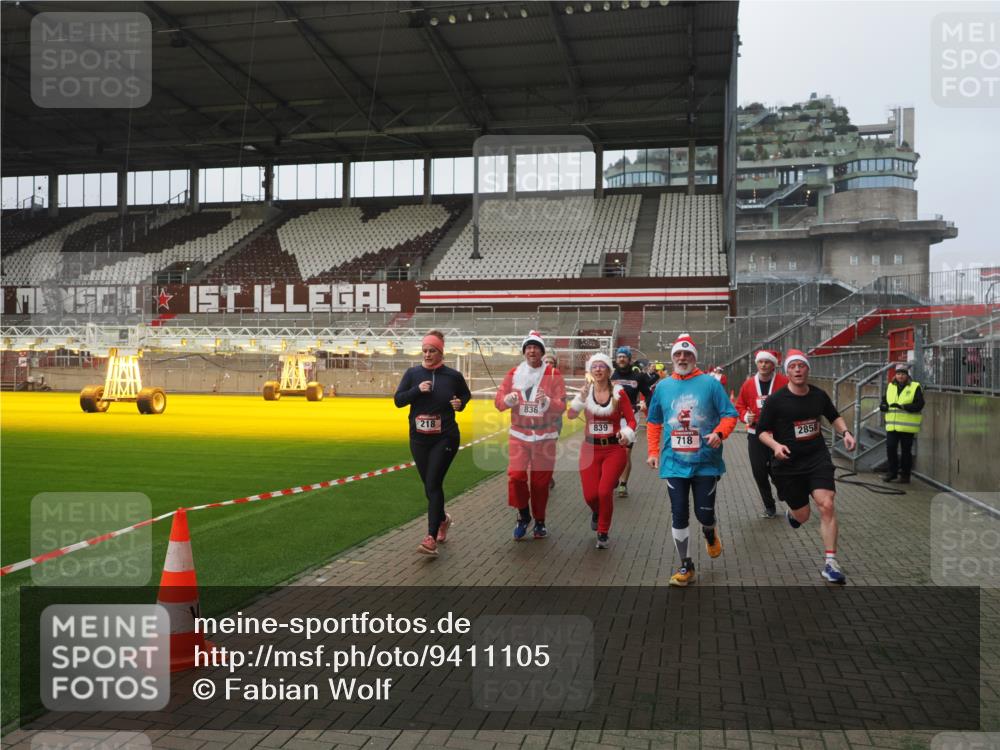 07.12.2025 - St. Pauli X-Mass-Run No. 15 Fabian Wolf http://msf.ph/oto/9411105 07.12.2025 11:12:24 Ziel 46, 76, 79, 218, 597, 605, 663, 671, 682, 718, 836, 839, 888, 2858 meine-sportfotos.de