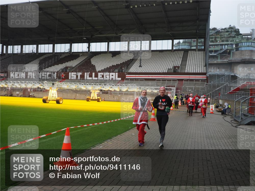 07.12.2025 - St. Pauli X-Mass-Run No. 15 Fabian Wolf http://msf.ph/oto/9411146 07.12.2025 11:12:30 Ziel 46, 218, 489, 597, 605, 663, 671, 682, 718, 836, 839, 888, 1142, 1261, 1423, 1609, 1610, 2858 meine-sportfotos.de