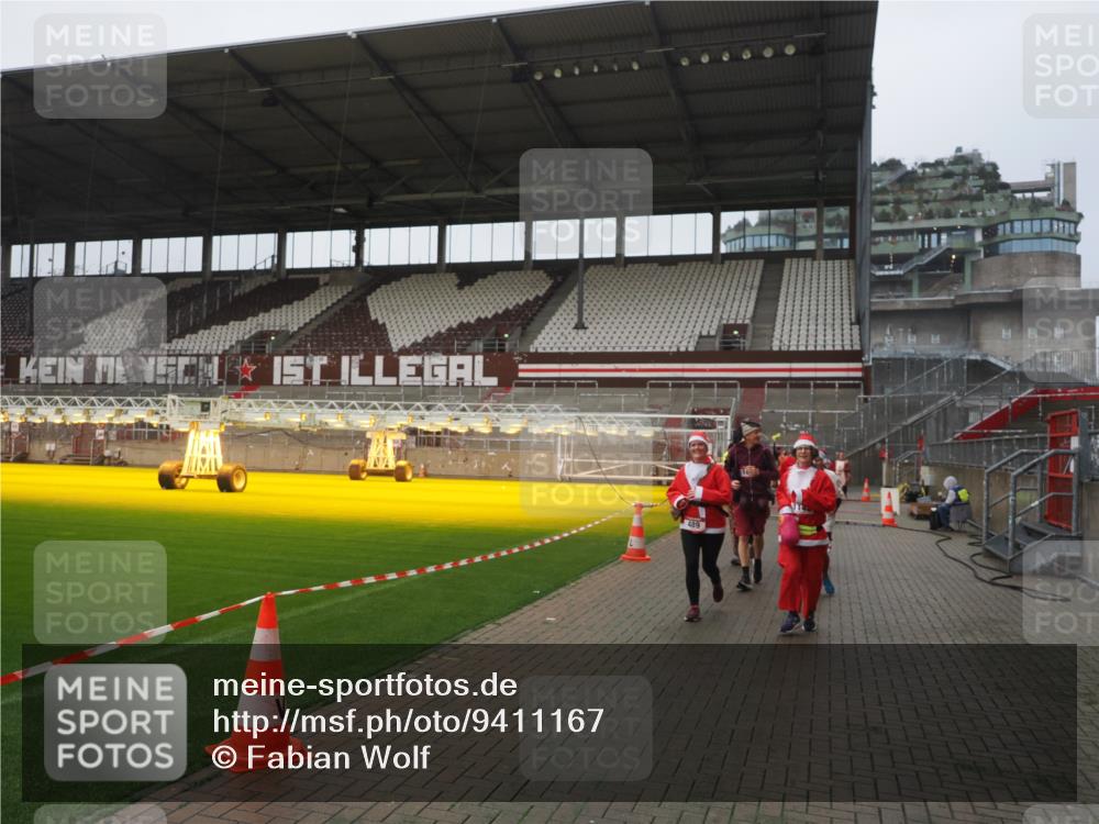 07.12.2025 - St. Pauli X-Mass-Run No. 15 Fabian Wolf http://msf.ph/oto/9411167 07.12.2025 11:12:34 Ziel 46, 218, 489, 663, 671, 682, 718, 839, 1142, 1261, 1423, 1609, 1610, 2858 meine-sportfotos.de