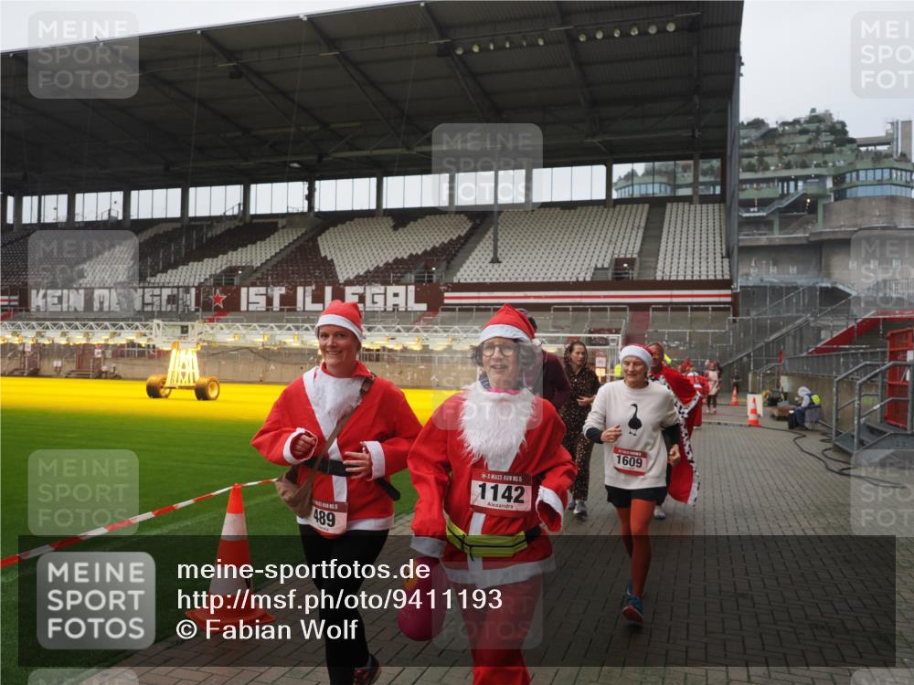 07.12.2025 - St. Pauli X-Mass-Run No. 15 Fabian Wolf http://msf.ph/oto/9411193 07.12.2025 11:12:36 Ziel 46, 489, 663, 1142, 1261, 1420, 1422, 1423, 1609, 1610, 2858 meine-sportfotos.de
