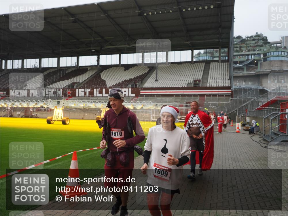 07.12.2025 - St. Pauli X-Mass-Run No. 15 Fabian Wolf http://msf.ph/oto/9411203 07.12.2025 11:12:37 Ziel 46, 489, 663, 1142, 1261, 1420, 1422, 1423, 1609, 1610, 2858 meine-sportfotos.de