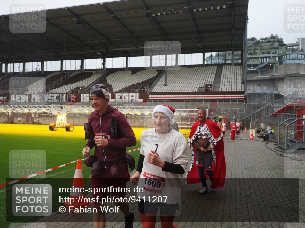 07.12.2025 - St. Pauli X-Mass-Run No. 15 Fabian Wolf http://msf.ph/oto/9411207 07.12.2025 11:12:38 Ziel 46, 489, 663, 1142, 1261, 1420, 1422, 1423, 1609, 1610 meine-sportfotos.de