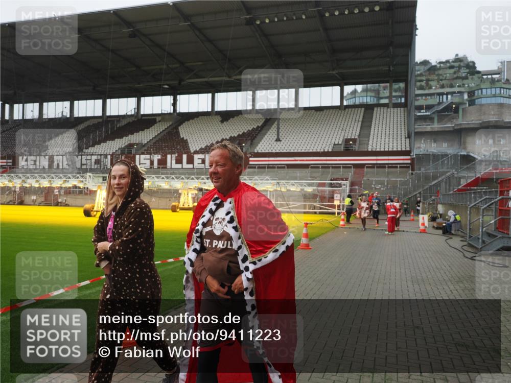 07.12.2025 - St. Pauli X-Mass-Run No. 15 Fabian Wolf http://msf.ph/oto/9411223 07.12.2025 11:12:39 Ziel 46, 489, 494, 663, 1142, 1261, 1420, 1422, 1423, 1609, 1610 meine-sportfotos.de