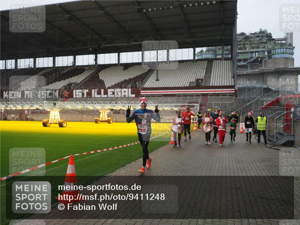 07.12.2025 - St. Pauli X-Mass-Run No. 15 Fabian Wolf http://msf.ph/oto/9411248 07.12.2025 11:12:47 Ziel 494, 1261, 1420, 1422, 1423, 3167, 4794, 4795, 4796, 4802, 4804 meine-sportfotos.de
