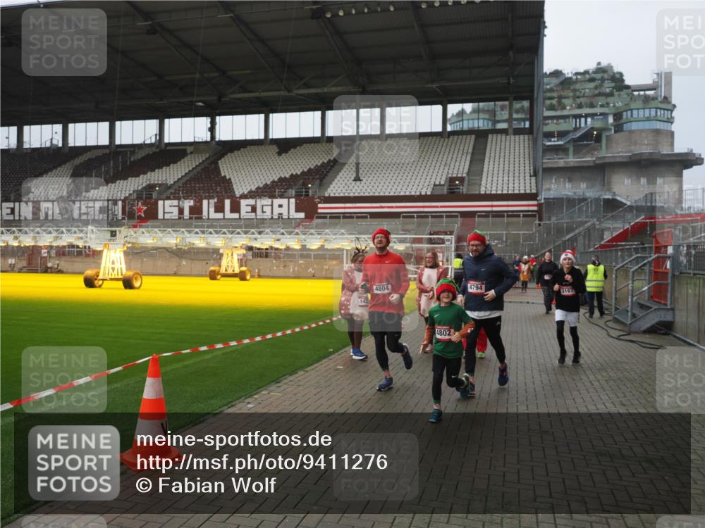 07.12.2025 - St. Pauli X-Mass-Run No. 15 Fabian Wolf http://msf.ph/oto/9411276 07.12.2025 11:12:50 Ziel 494, 681, 919, 1420, 1422, 1423, 3167, 4794, 4795, 4796, 4802, 4804 meine-sportfotos.de