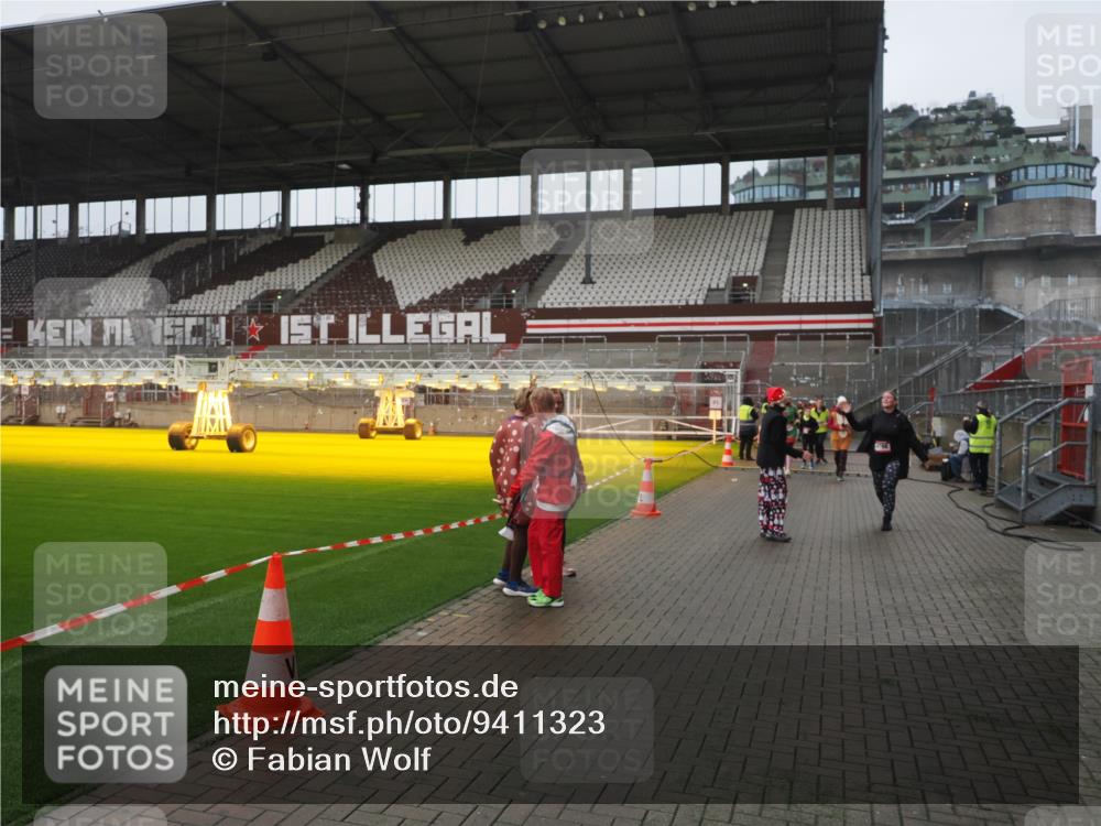 07.12.2025 - St. Pauli X-Mass-Run No. 15 Fabian Wolf http://msf.ph/oto/9411323 07.12.2025 11:12:54 Ziel 494, 681, 919, 1175, 1178, 1420, 1422, 1703, 3167, 4794, 4795, 4796, 4802, 4804 meine-sportfotos.de