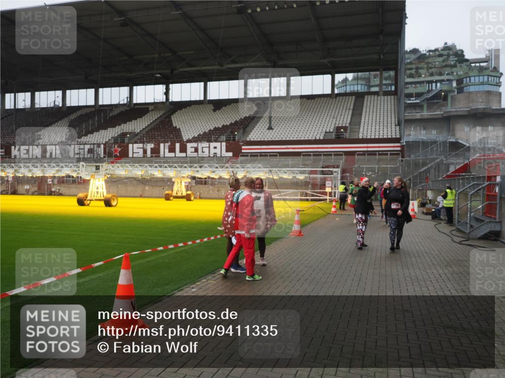 07.12.2025 - St. Pauli X-Mass-Run No. 15 Fabian Wolf http://msf.ph/oto/9411335 07.12.2025 11:12:55 Ziel 494, 681, 683, 684, 919, 1175, 1178, 1420, 1422, 1703, 3167, 4794, 4795, 4796, 4802, 4804 meine-sportfotos.de