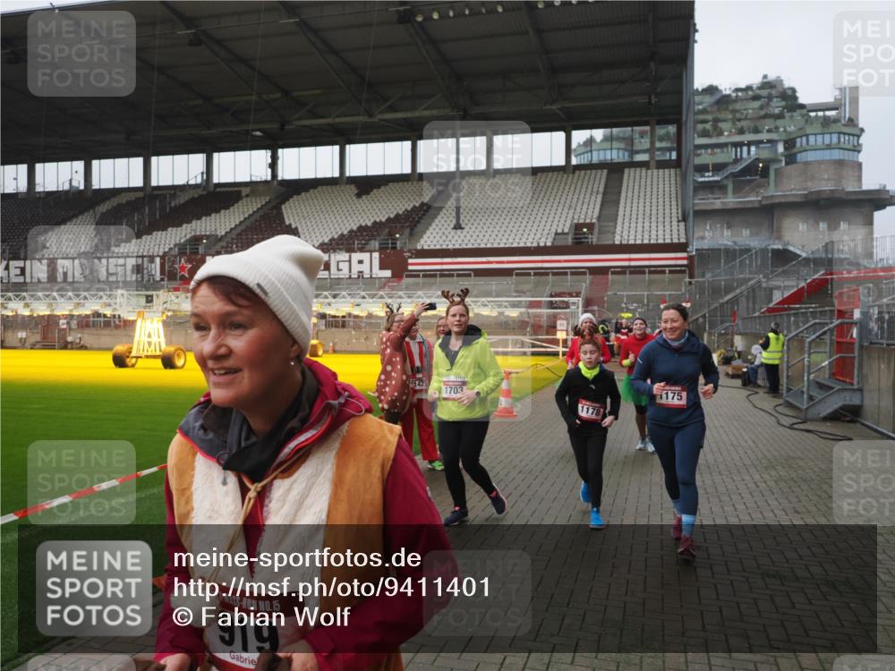 07.12.2025 - St. Pauli X-Mass-Run No. 15 Fabian Wolf http://msf.ph/oto/9411401 07.12.2025 11:13:03 Ziel 681, 683, 684, 919, 1175, 1178, 1703, 3167, 4795, 4796 meine-sportfotos.de