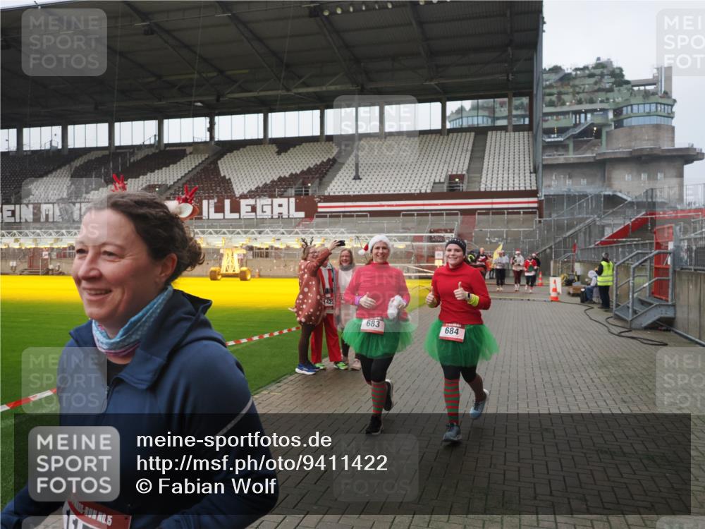 07.12.2025 - St. Pauli X-Mass-Run No. 15 Fabian Wolf http://msf.ph/oto/9411422 07.12.2025 11:13:05 Ziel 17, 22, 47, 681, 683, 684, 919, 1022, 1175, 1178, 1703, 4795, 4796 meine-sportfotos.de