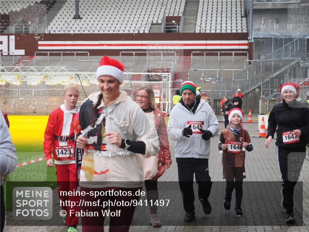 07.12.2025 - St. Pauli X-Mass-Run No. 15 Fabian Wolf http://msf.ph/oto/9411497 07.12.2025 11:13:16 Ziel 17, 22, 47, 1022, 1645, 1646, 1647, 2125 meine-sportfotos.de