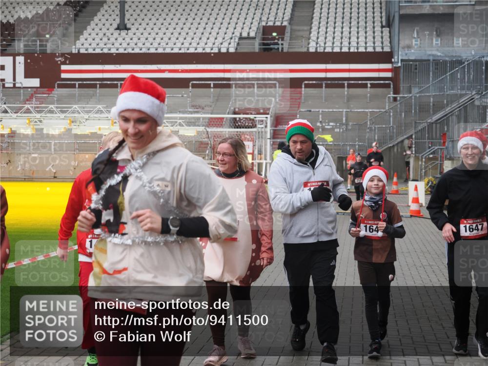 07.12.2025 - St. Pauli X-Mass-Run No. 15 Fabian Wolf http://msf.ph/oto/9411500 07.12.2025 11:13:16 Ziel 17, 22, 47, 1022, 1645, 1646, 1647, 2125 meine-sportfotos.de