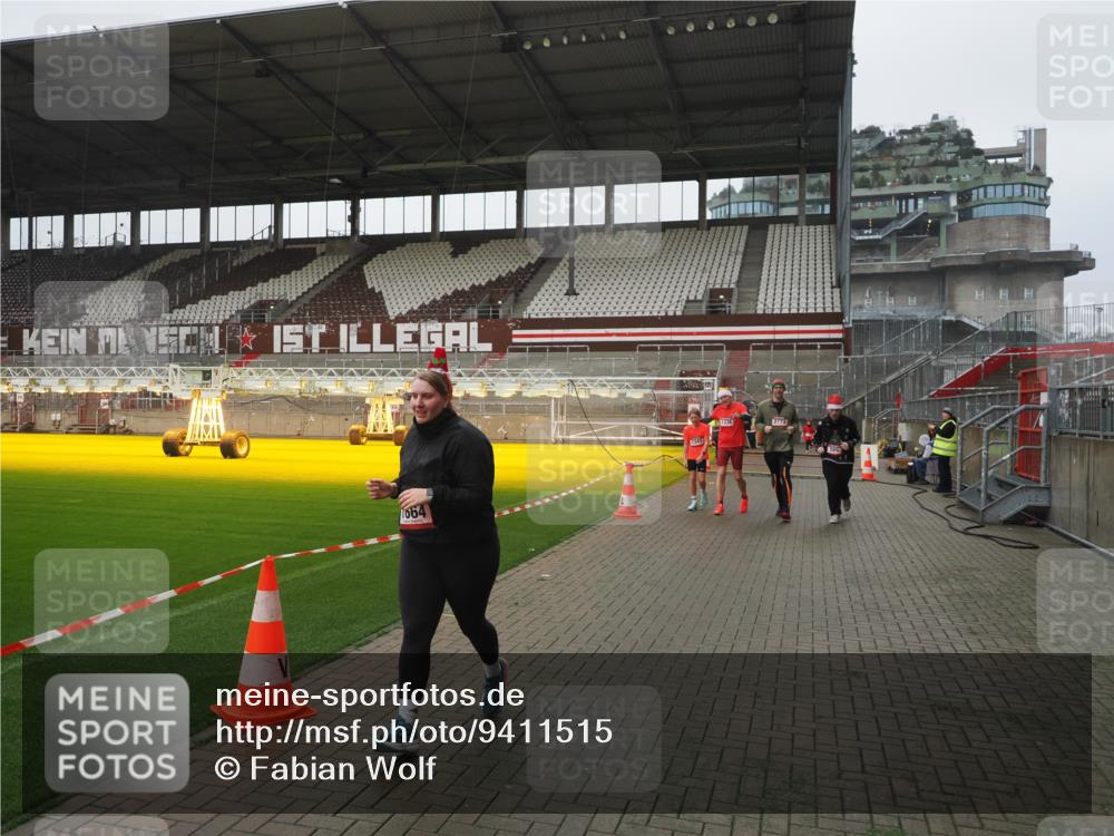 07.12.2025 - St. Pauli X-Mass-Run No. 15 Fabian Wolf http://msf.ph/oto/9411515 07.12.2025 11:13:27 Ziel 585, 1338, 1341, 1647, 1664, 2125, 2773 meine-sportfotos.de