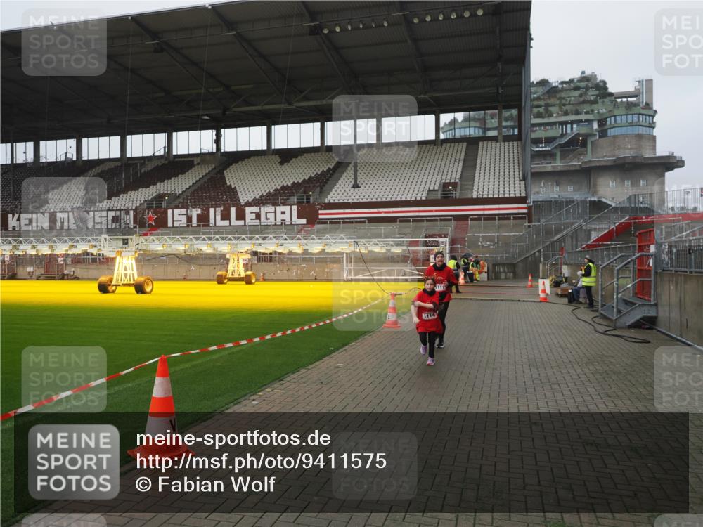 07.12.2025 - St. Pauli X-Mass-Run No. 15 Fabian Wolf http://msf.ph/oto/9411575 07.12.2025 11:13:36 Ziel 585, 1111, 1114, 1338, 1341, 1664, 2773 meine-sportfotos.de