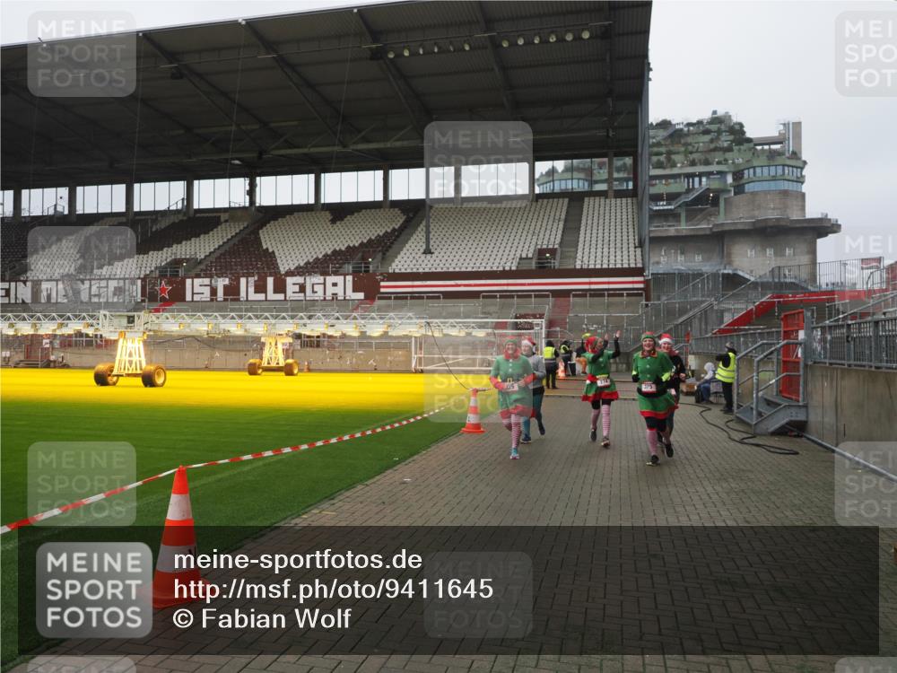 07.12.2025 - St. Pauli X-Mass-Run No. 15 Fabian Wolf http://msf.ph/oto/9411645 07.12.2025 11:14:00 Ziel 274, 375, 425, 475, 708 meine-sportfotos.de