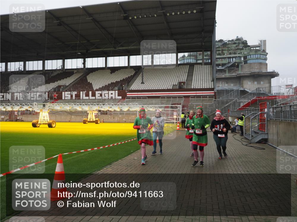 07.12.2025 - St. Pauli X-Mass-Run No. 15 Fabian Wolf http://msf.ph/oto/9411663 07.12.2025 11:14:01 Ziel 274, 375, 425, 475, 708 meine-sportfotos.de