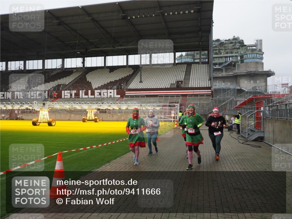 07.12.2025 - St. Pauli X-Mass-Run No. 15 Fabian Wolf http://msf.ph/oto/9411666 07.12.2025 11:14:01 Ziel 274, 375, 425, 475, 708 meine-sportfotos.de