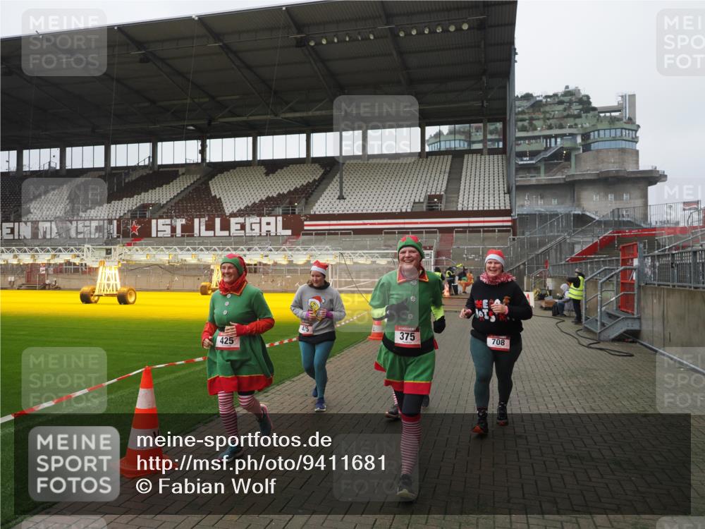 07.12.2025 - St. Pauli X-Mass-Run No. 15 Fabian Wolf http://msf.ph/oto/9411681 07.12.2025 11:14:02 Ziel 274, 375, 425, 475, 708 meine-sportfotos.de