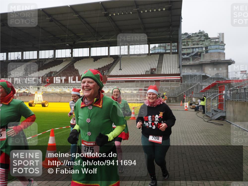 07.12.2025 - St. Pauli X-Mass-Run No. 15 Fabian Wolf http://msf.ph/oto/9411694 07.12.2025 11:14:03 Ziel 274, 375, 425, 475, 708 meine-sportfotos.de