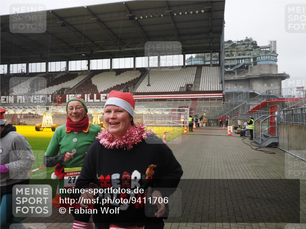 07.12.2025 - St. Pauli X-Mass-Run No. 15 Fabian Wolf http://msf.ph/oto/9411706 07.12.2025 11:14:04 Ziel 274, 375, 425, 475, 708 meine-sportfotos.de
