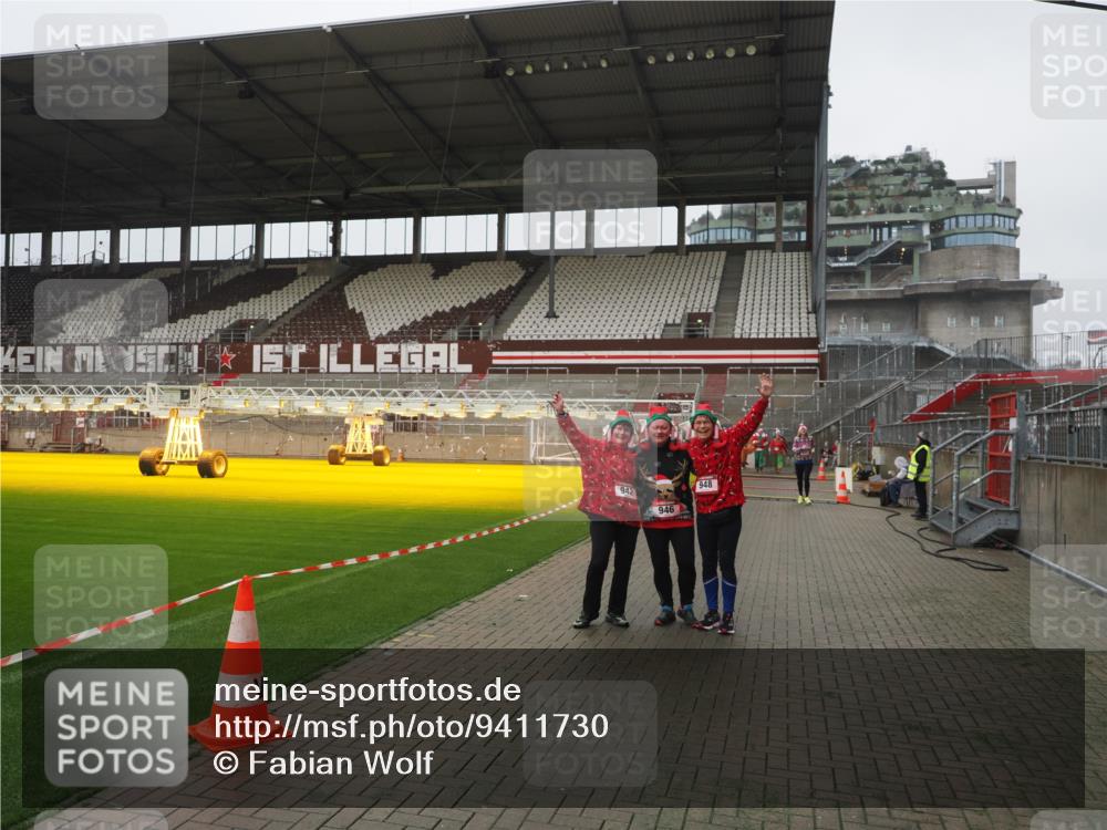 07.12.2025 - St. Pauli X-Mass-Run No. 15 Fabian Wolf http://msf.ph/oto/9411730 07.12.2025 11:14:27 Ziel 525, 942, 946, 948 meine-sportfotos.de