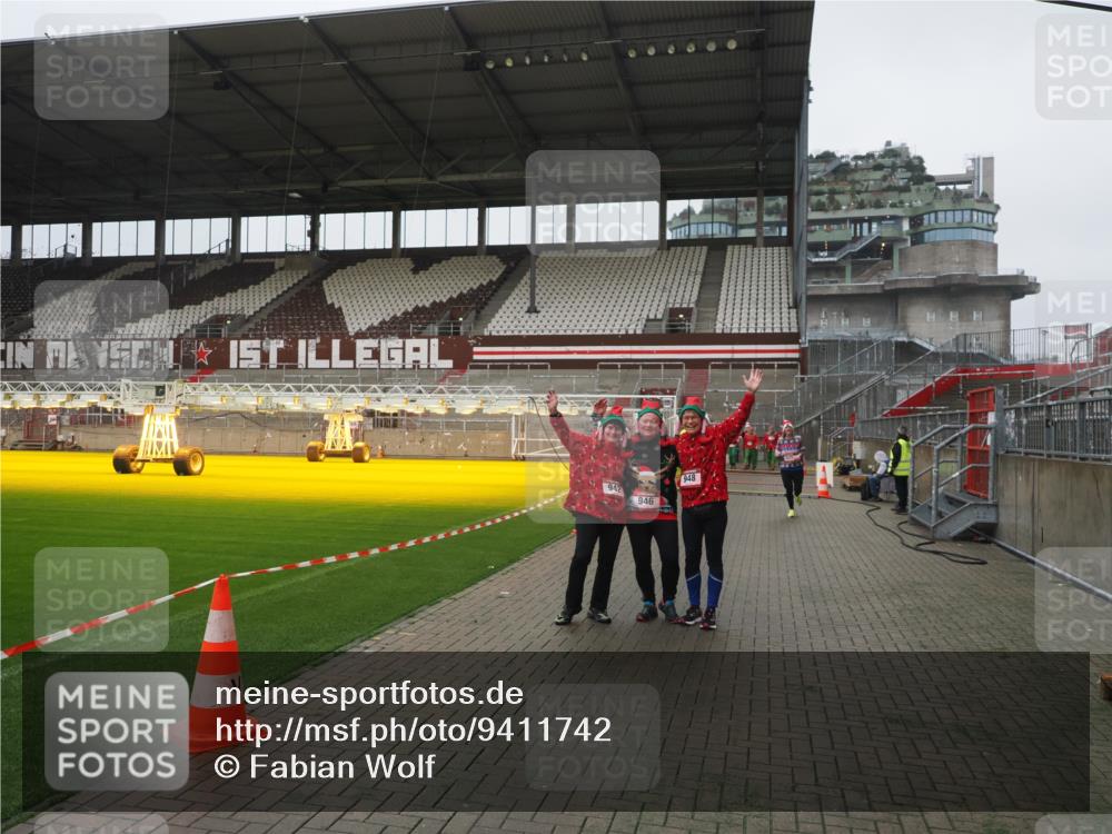 07.12.2025 - St. Pauli X-Mass-Run No. 15 Fabian Wolf http://msf.ph/oto/9411742 07.12.2025 11:14:28 Ziel 525, 942, 946, 948 meine-sportfotos.de