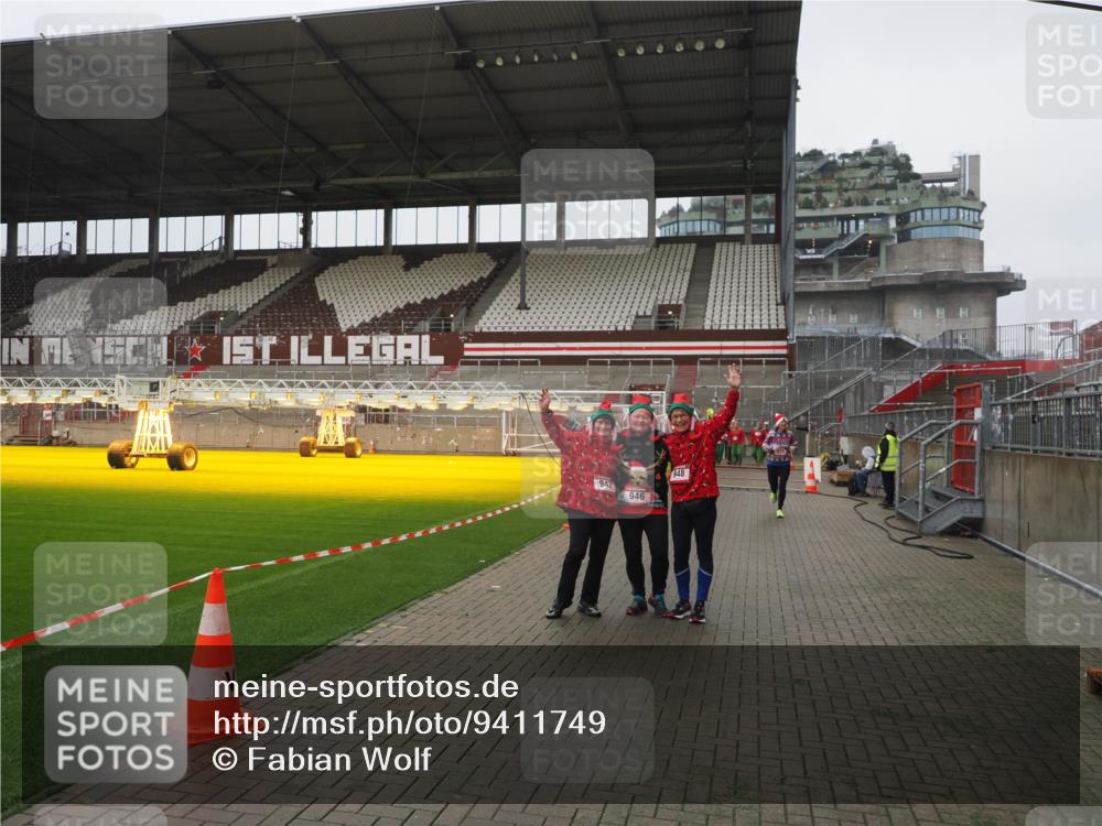 07.12.2025 - St. Pauli X-Mass-Run No. 15 Fabian Wolf http://msf.ph/oto/9411749 07.12.2025 11:14:28 Ziel 525, 942, 946, 948 meine-sportfotos.de