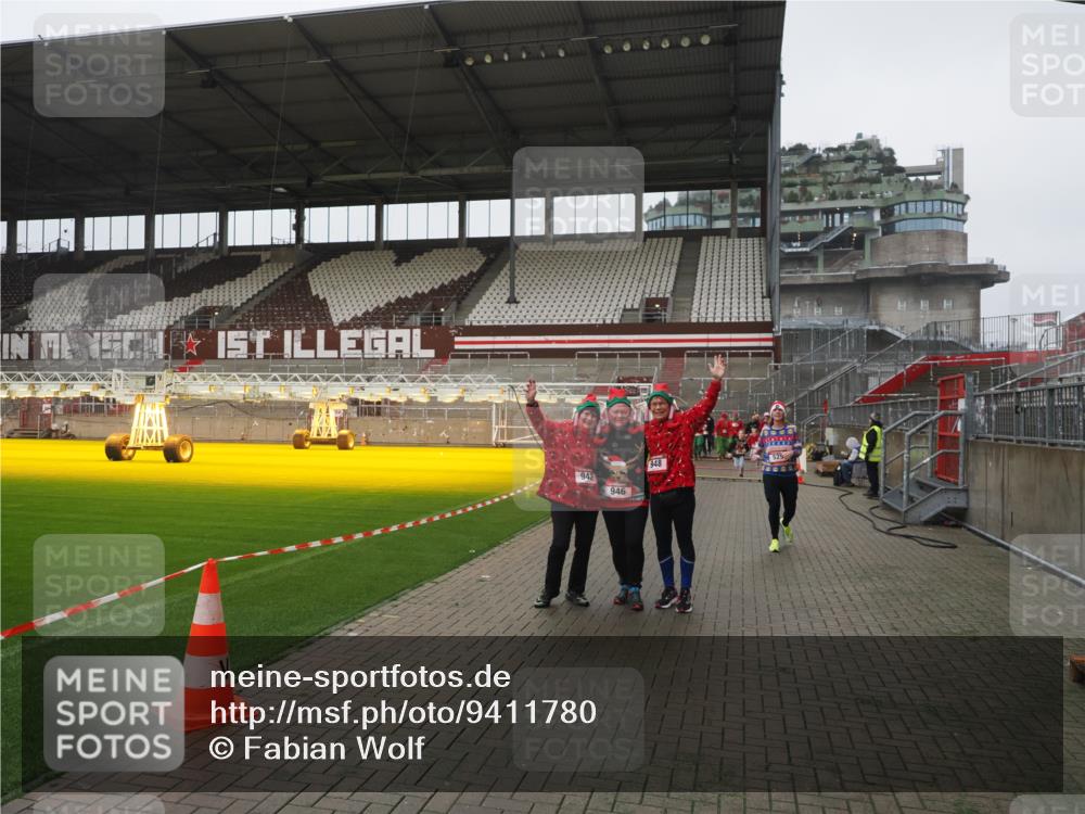 07.12.2025 - St. Pauli X-Mass-Run No. 15 Fabian Wolf http://msf.ph/oto/9411780 07.12.2025 11:14:30 Ziel 525, 942, 946, 1805 meine-sportfotos.de