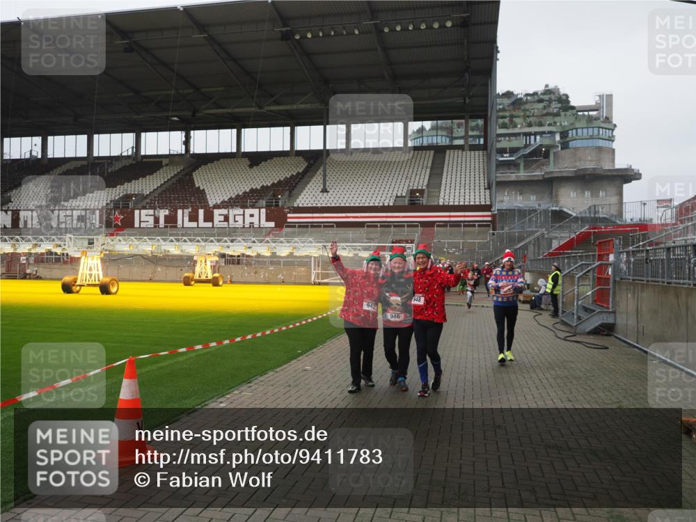 07.12.2025 - St. Pauli X-Mass-Run No. 15 Fabian Wolf http://msf.ph/oto/9411783 07.12.2025 11:14:31 Ziel 525, 1776, 1805, 1806, 2040 meine-sportfotos.de
