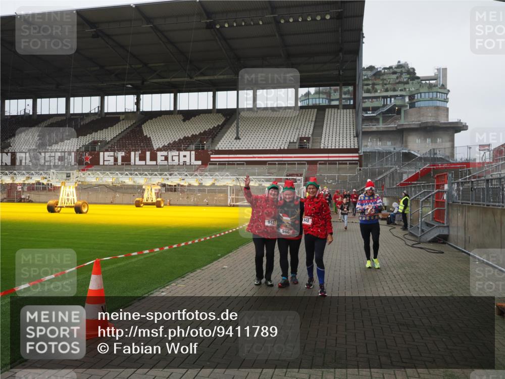 07.12.2025 - St. Pauli X-Mass-Run No. 15 Fabian Wolf http://msf.ph/oto/9411789 07.12.2025 11:14:31 Ziel 525, 1776, 1805, 1806, 2040 meine-sportfotos.de