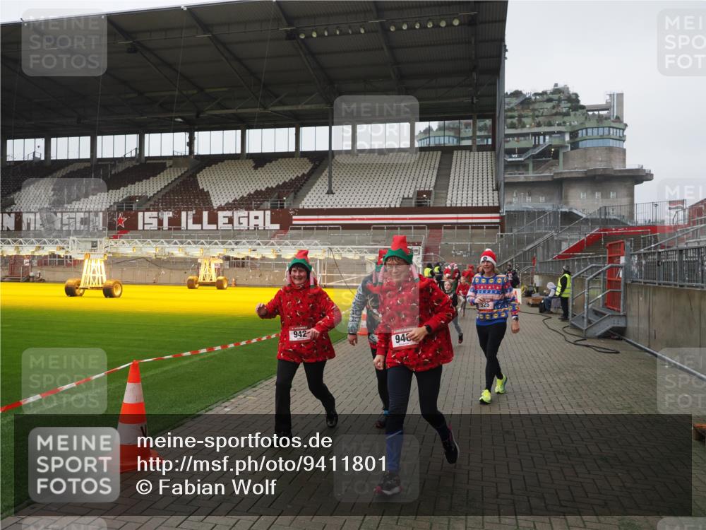 07.12.2025 - St. Pauli X-Mass-Run No. 15 Fabian Wolf http://msf.ph/oto/9411801 07.12.2025 11:14:33 Ziel 525, 1776, 1778, 1798, 1805, 1806, 2040, 2211, 4010 meine-sportfotos.de